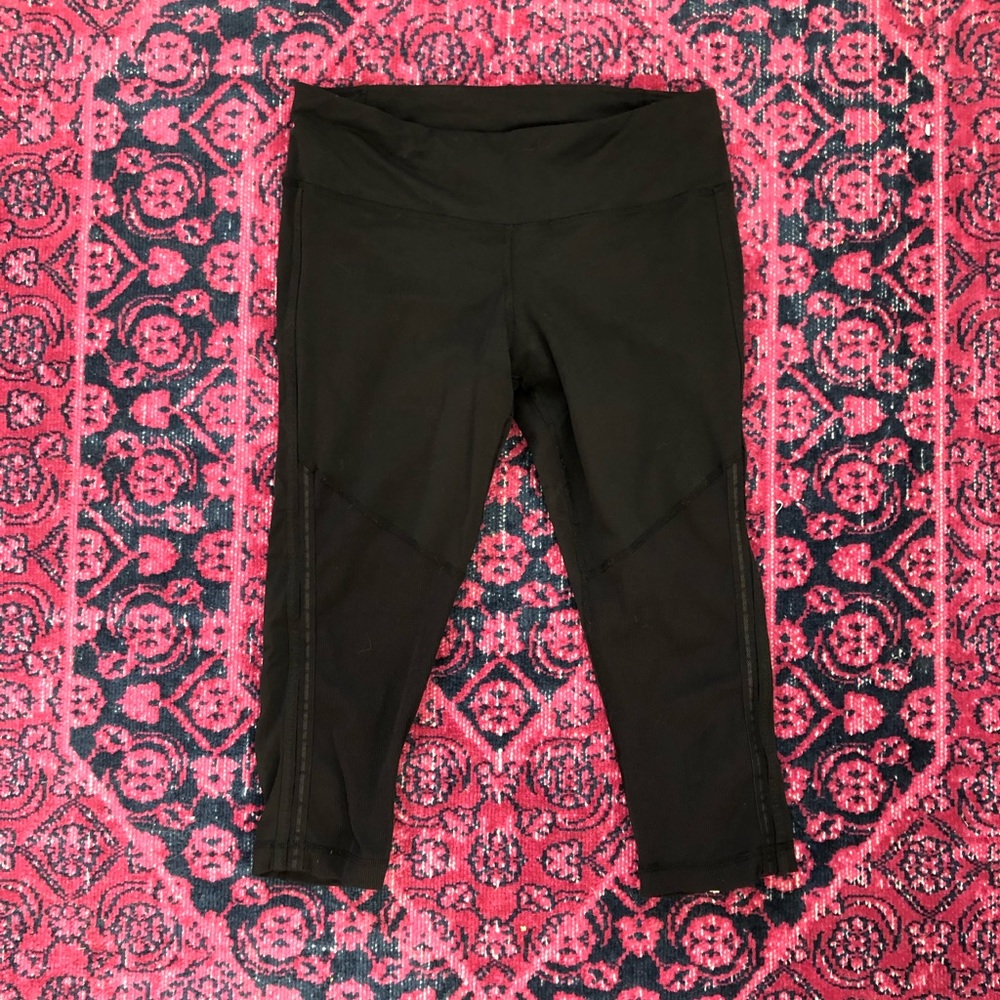 Black lululemon crops